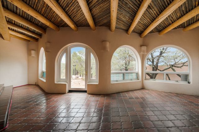 689 Gonzales, Santa Fe, NM 87501