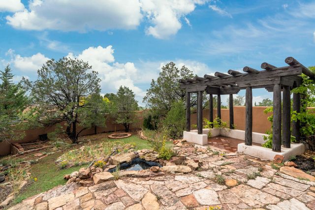 689 Gonzales, Santa Fe, NM 87501