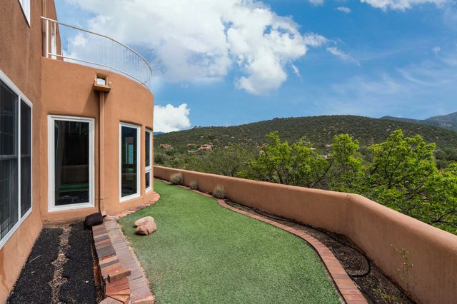 689 Gonzales, Santa Fe, NM 87501