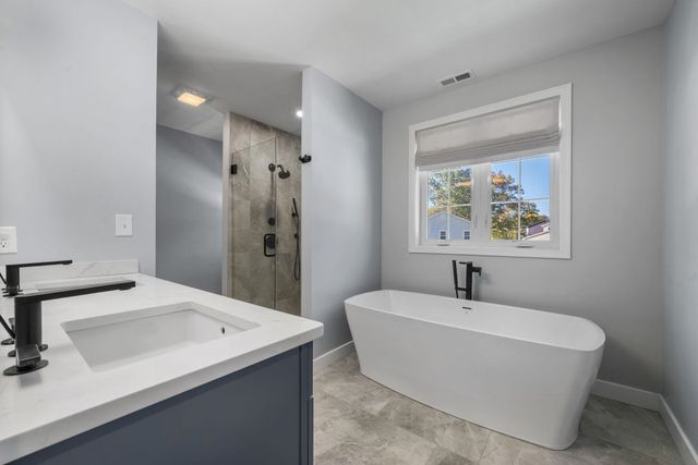 3 Paddington Place, Nashua, NH 03064