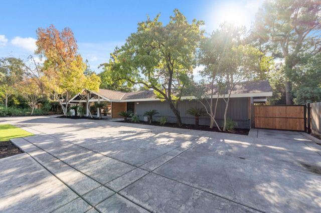 2511 W Barstow Avenue, Fresno, CA 93711