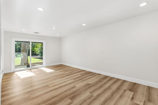 2511 W Barstow Avenue, Fresno, CA 93711