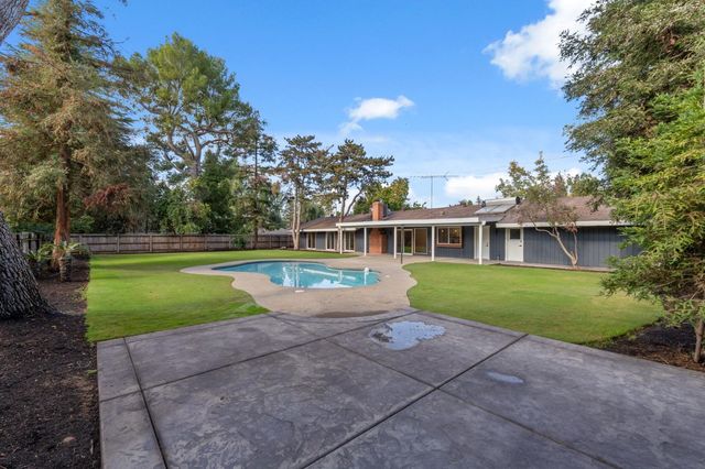 2511 W Barstow Avenue, Fresno, CA 93711