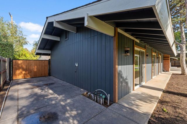 2511 W Barstow Avenue, Fresno, CA 93711