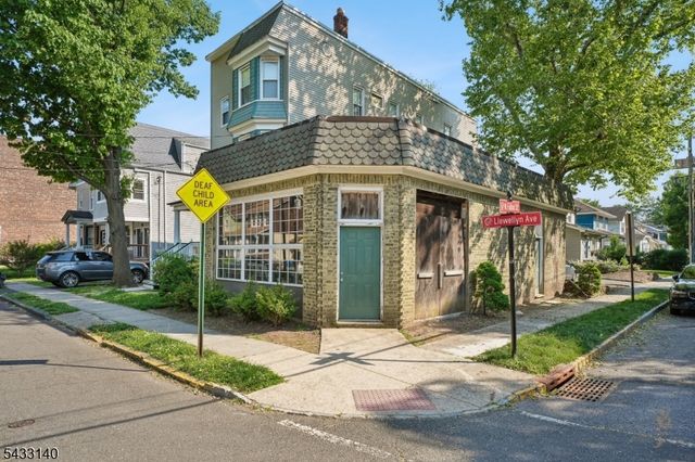 68 Llewellyn Ave, Bloomfield Twp., NJ 07003