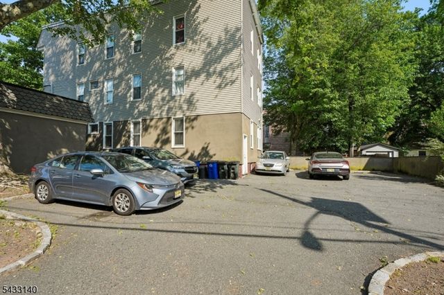 68 Llewellyn Ave, Bloomfield Twp., NJ 07003
