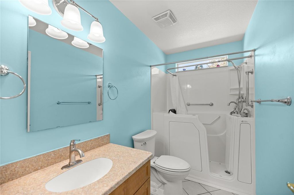 Image 11 of property listing at 14218 SE 88 COURT, Summerfield, FL 34491