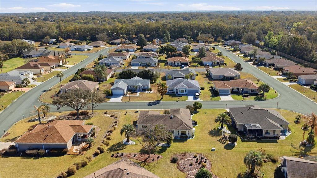 Image 3 of property listing at 14218 SE 88 COURT, Summerfield, FL 34491