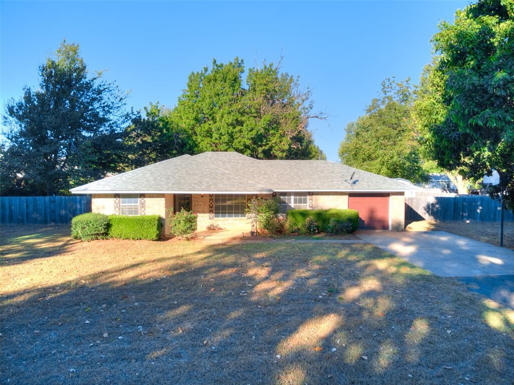 527 S Lewis Lane, Mustang, OK 73064