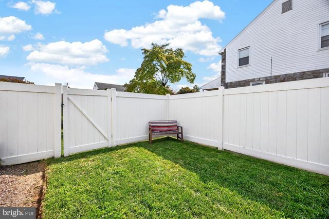 924 PENN AVE, Drexel Hill, PA 19026