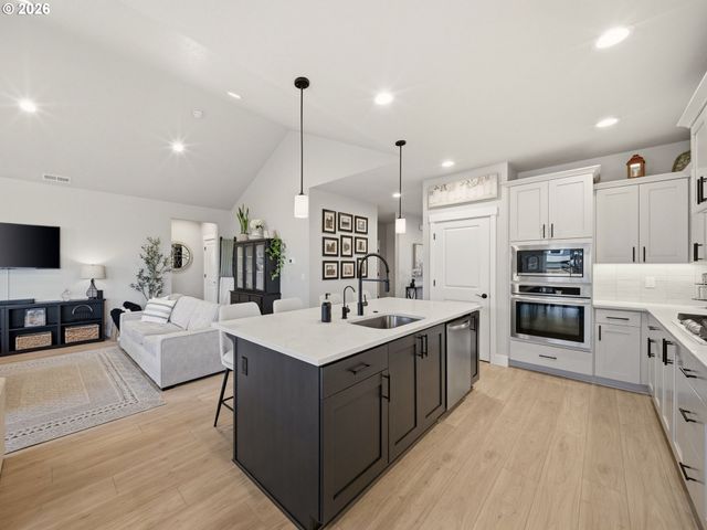 8842 N 3RD Cir, Ridgefield, WA 98642