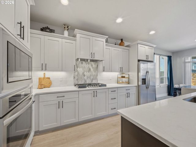 8842 N 3RD Cir, Ridgefield, WA 98642