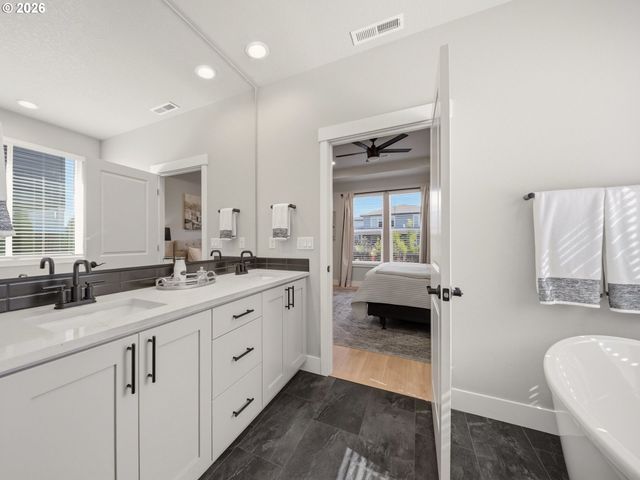 8842 N 3RD Cir, Ridgefield, WA 98642