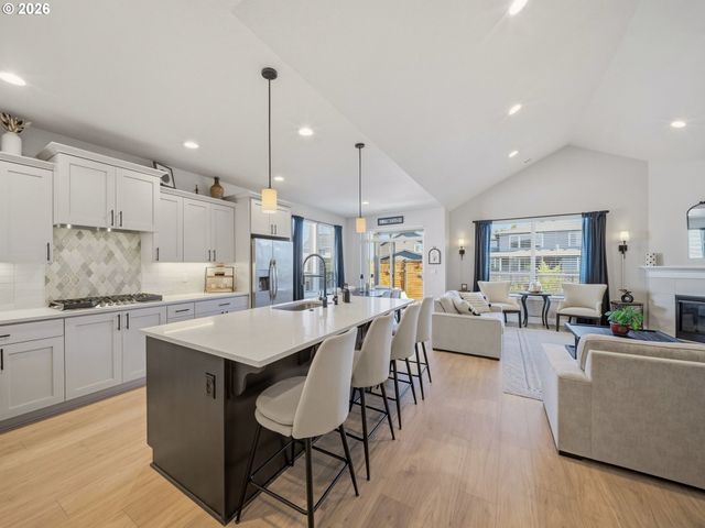 8842 N 3RD Cir, Ridgefield, WA 98642