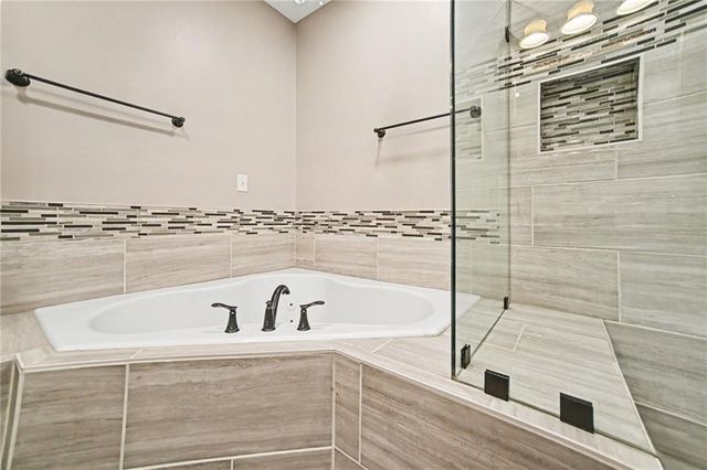 1005 Blueberry Lane, Liberty, MO 64068