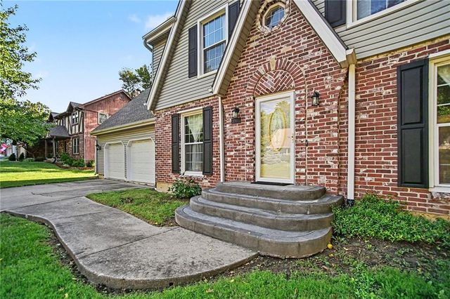 1005 Blueberry Lane, Liberty, MO 64068
