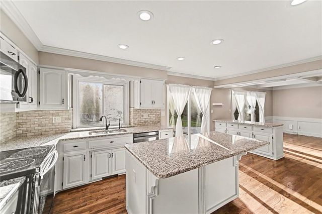 1005 Blueberry Lane, Liberty, MO 64068