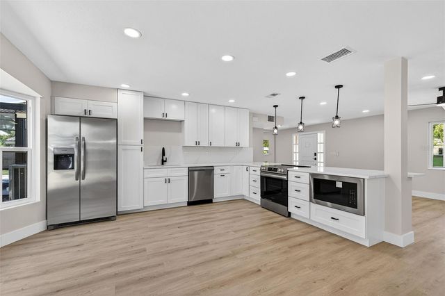 2207 HENNESEN DRIVE, Clearwater, FL 33764