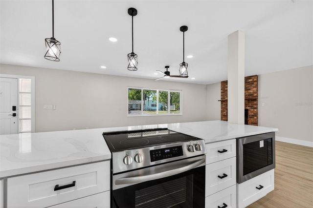 2207 HENNESEN DRIVE, Clearwater, FL 33764
