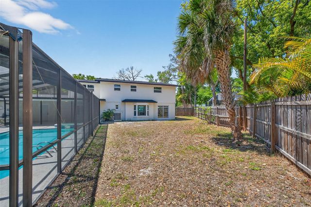 2207 HENNESEN DRIVE, Clearwater, FL 33764