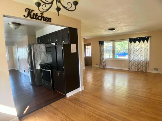 2819 Farrington Street, Roseville, MN 55113
