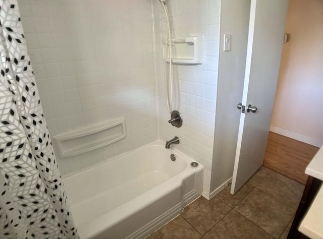 2819 Farrington Street, Roseville, MN 55113