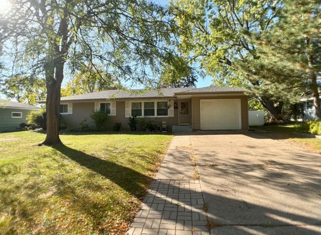 2819 Farrington Street, Roseville, MN 55113