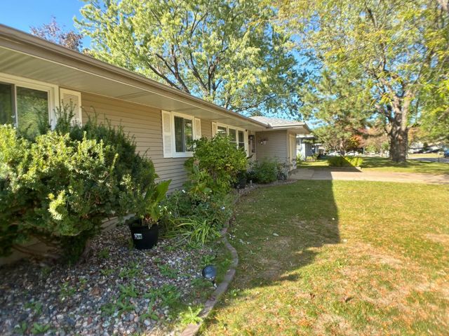 2819 Farrington Street, Roseville, MN 55113