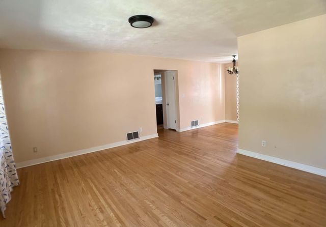 2819 Farrington Street, Roseville, MN 55113
