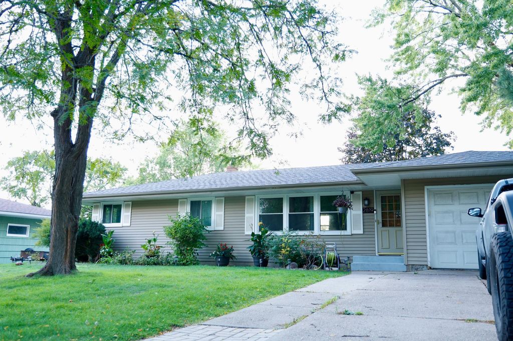 2819 Farrington Street, Roseville, MN 55113 — exterior