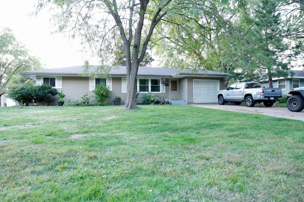 2819 Farrington Street, Roseville, MN 55113 — photo 2