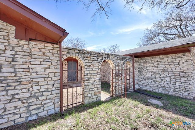 395 State Highway 304, Gonzales, TX 78629