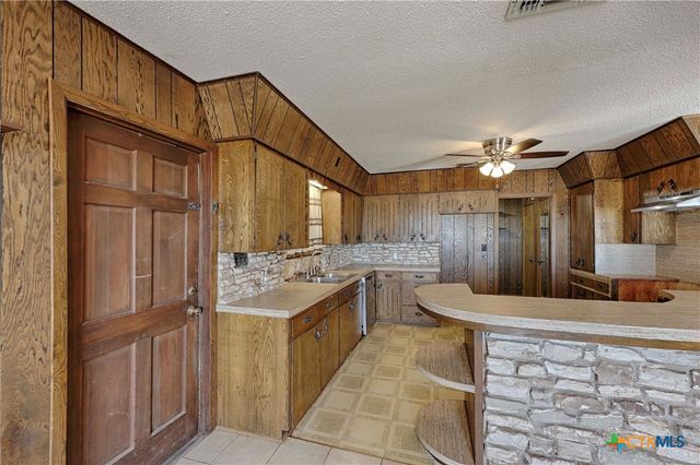 395 State Highway 304, Gonzales, TX 78629