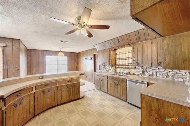 395 State Highway 304, Gonzales, TX 78629