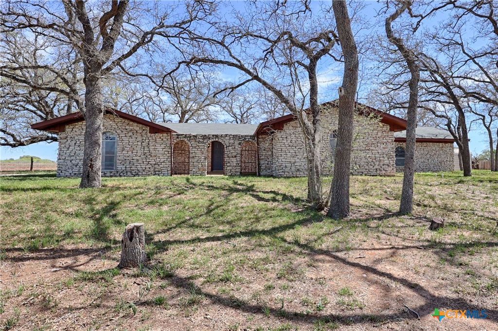 395 State Highway 304, Gonzales, TX 78629