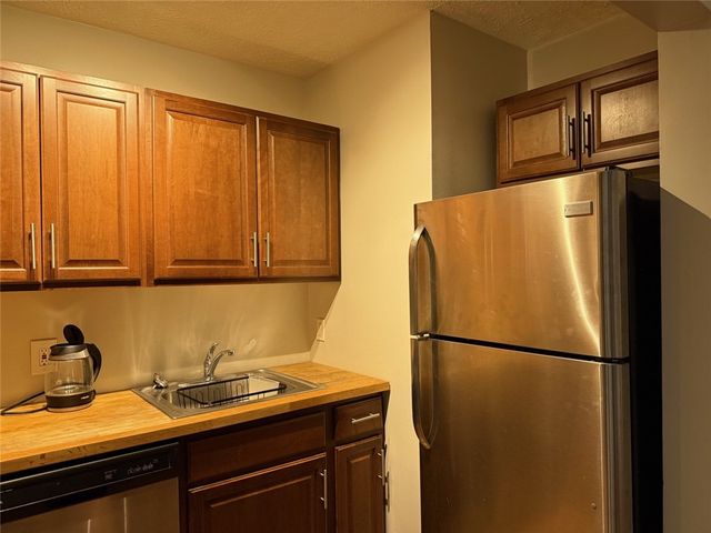 1203 W North Ave 101, Manchester, PA 15233