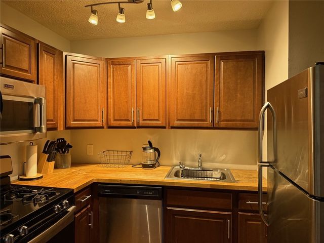 1203 W North Ave 101, Manchester, PA 15233