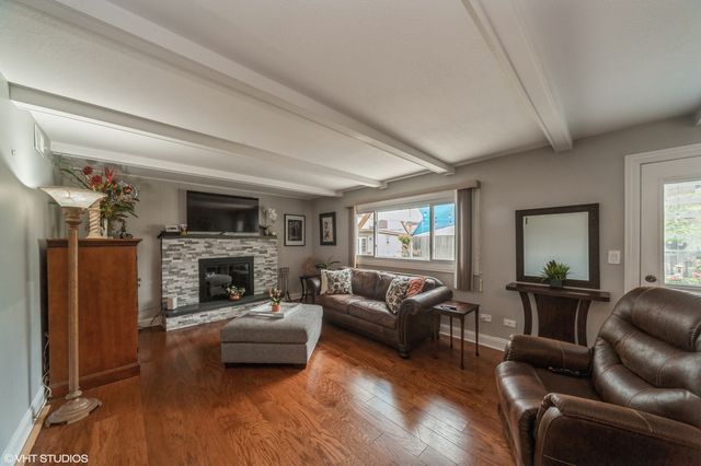 1049 Peace Drive, Wheeling, IL 60090