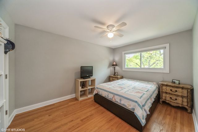 1049 Peace Drive, Wheeling, IL 60090