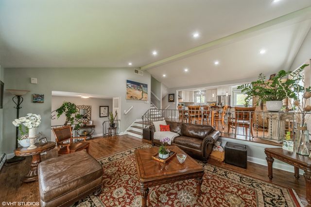 1049 Peace Drive, Wheeling, IL 60090