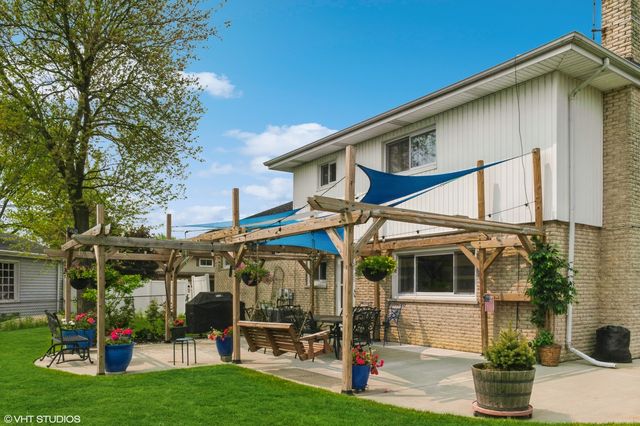 1049 Peace Drive, Wheeling, IL 60090