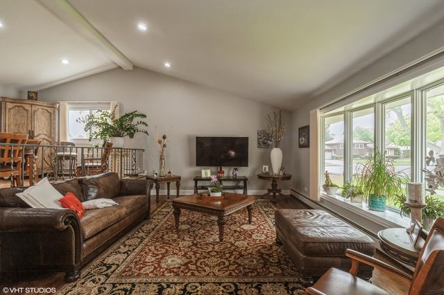 1049 Peace Drive, Wheeling, IL 60090