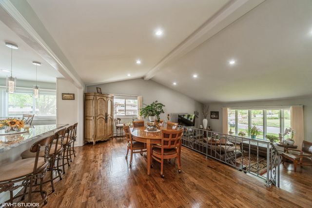 1049 Peace Drive, Wheeling, IL 60090