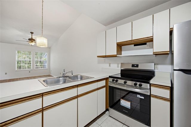 218 NW 50TH BOULEVARD K, Gainesville, FL 32607