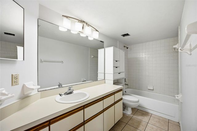 218 NW 50TH BOULEVARD K, Gainesville, FL 32607