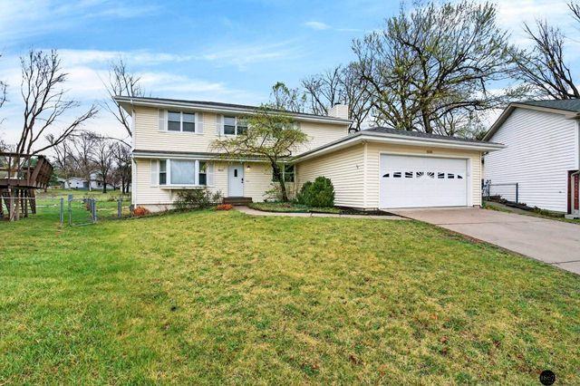 5606 Briar Patch Circle, Lincoln, NE 68516