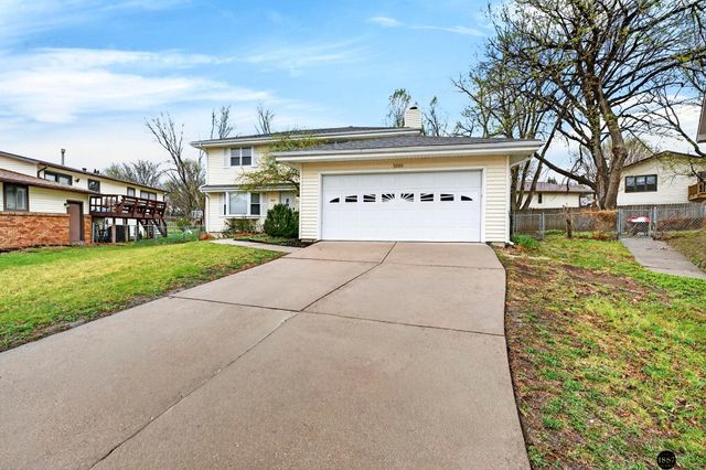 5606 Briar Patch Circle, Lincoln, NE 68516