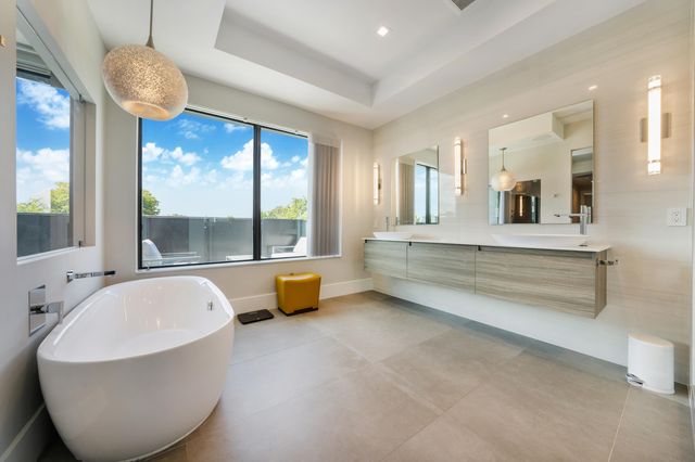 106 NE 16th Terrace, Fort Lauderdale, FL 33301