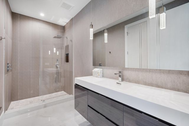 106 NE 16th Terrace, Fort Lauderdale, FL 33301