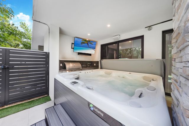 106 NE 16th Terrace, Fort Lauderdale, FL 33301